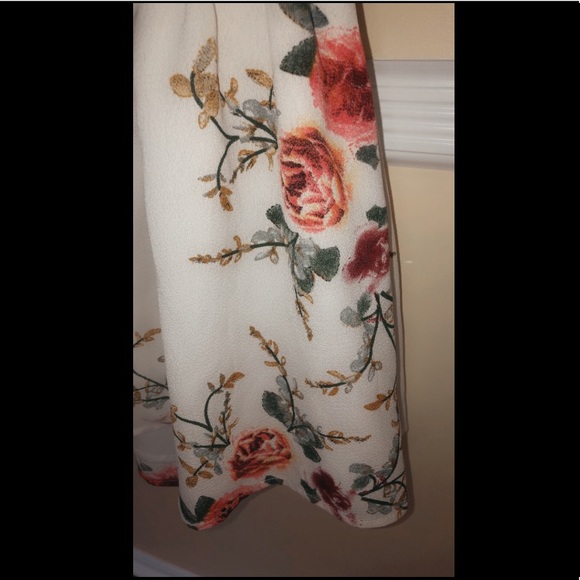 An open back romper/play suit - Picture 3 of 3